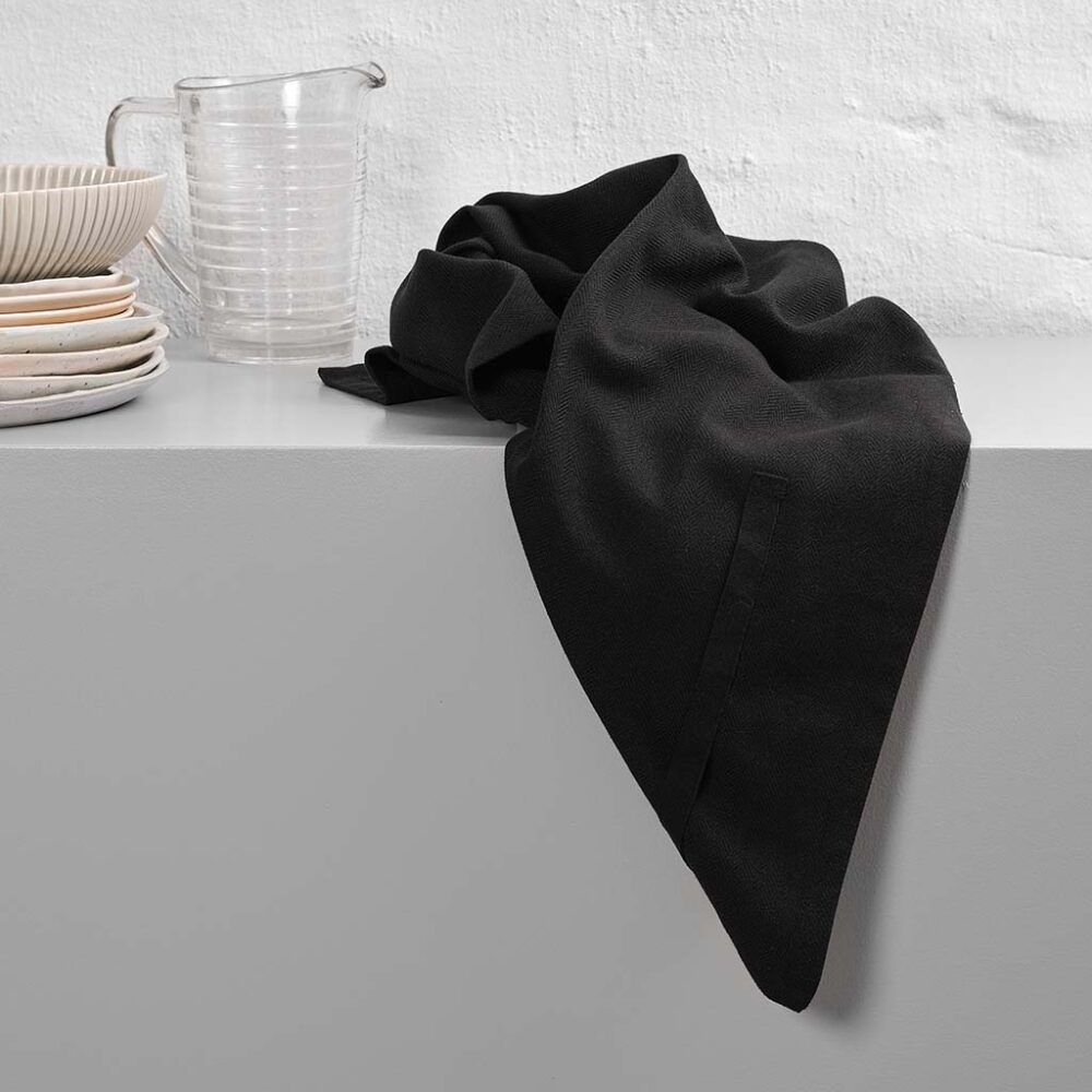 1041-100-Kitchen-Towel-Black-Lifestyle-01