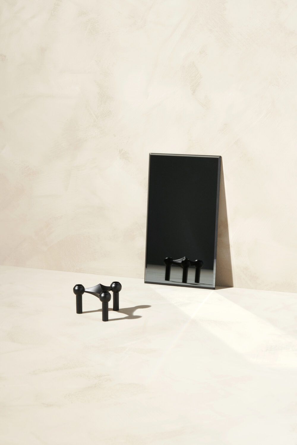 studio_aw21campaign_candle holder_black 1
